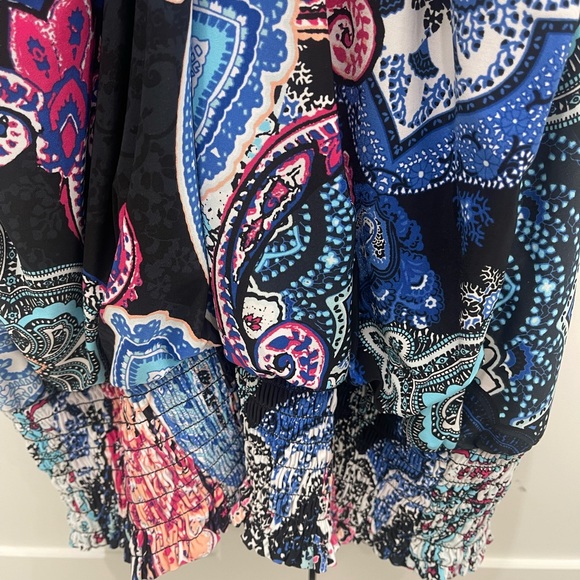 INC Cross Front Top Beautiful Pattern Size S - Picture 3 of 4